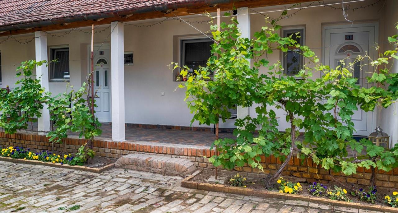 Julia Apartman Pacir Exterior photo