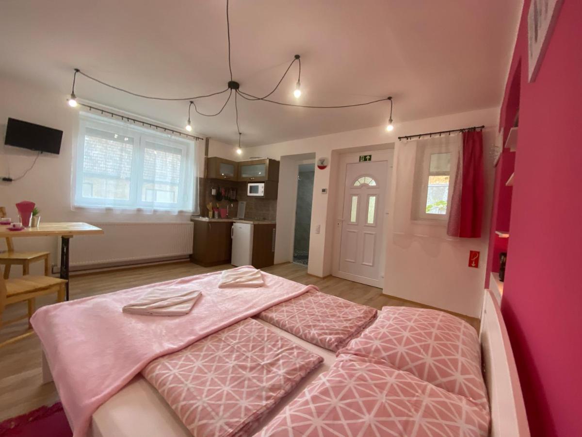Julia Apartman Pacir Exterior photo