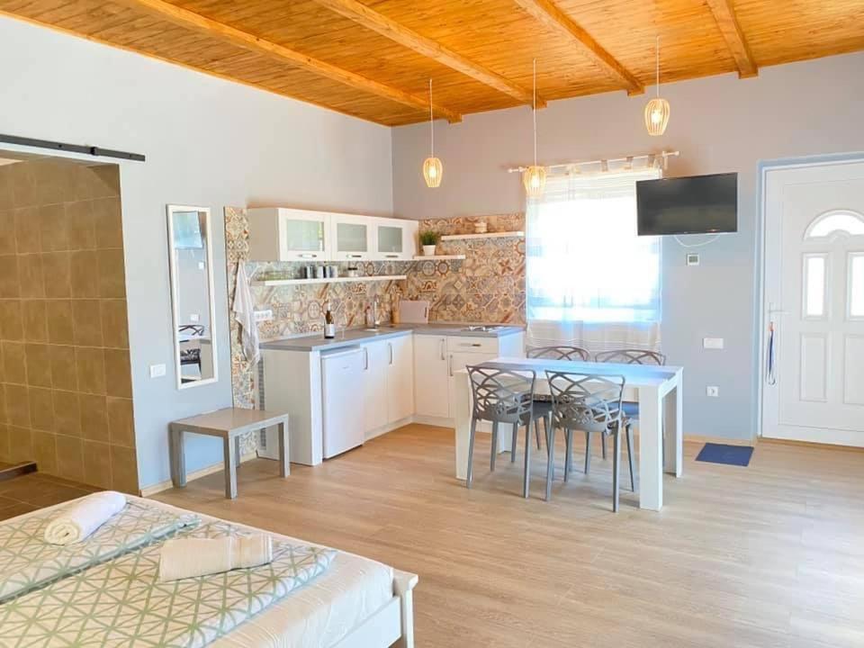 Julia Apartman Pacir Exterior photo